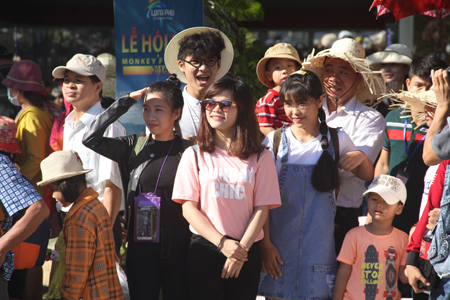 Many young people join Monkey Festival.