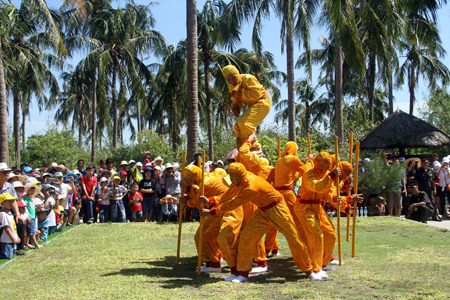 Performance simulating movements of monkeys.