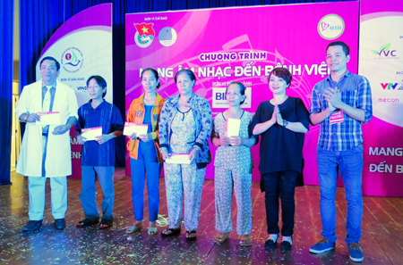 "Music to Hospital" program at Khanh Hoa General Hospital