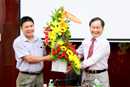 Khanh Hoa leader visits press agencies