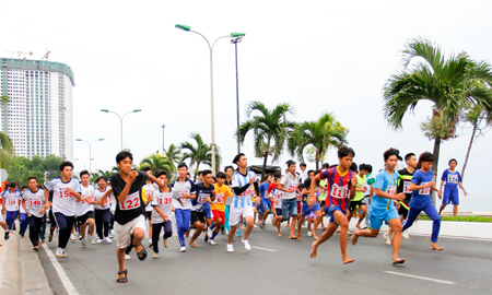 Nha Trang City cross-country tournament for teenagers and children: Sparking summer sports activities