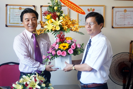 Provincial leader extends greetings on Vietnam's Revolutionary Press Day