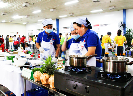 Family meal cooking contest