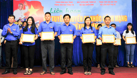 Seven A prizes awarded at festival of propaganda teams of revolutionary songs