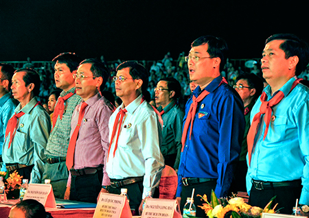 Representatives saluting national flag.