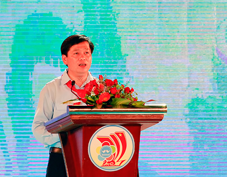 Nguyen Long Hai delivering speech at opening ceremony.