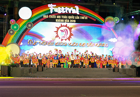 Participating units receiving souvenir flags.