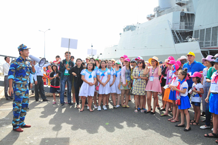 Children visiting Cam Ranh International Port.