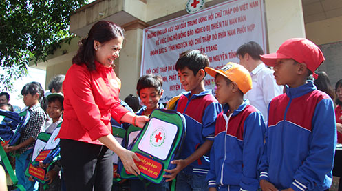 VND1.5b charity work