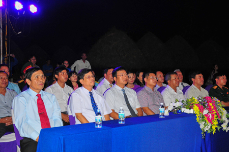 Representatives lighting candles.