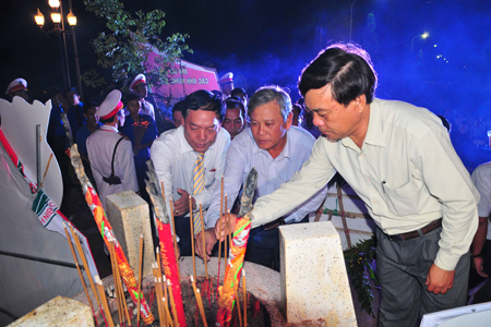 Representatives offering incense.