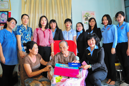 Visit to Heroic Vietnamese mothers