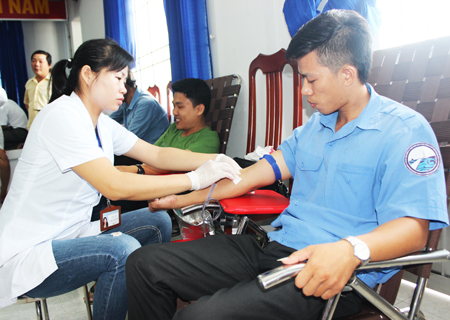 More than 220 people donate blood