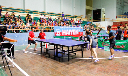National badminton - table - tennis tournament for families: attracting playground