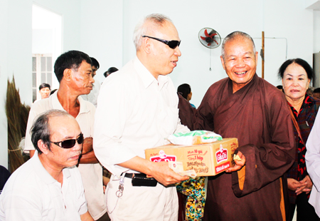 Khanh Hoa Buddhism Social Charity offers 314 gifts