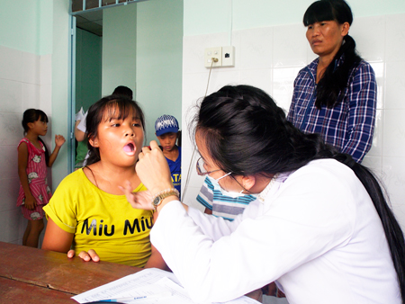Free check-up for 500 residents in Ninh Dao Village