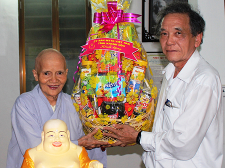 Khanh Hoa Fatherland Front's visit on Vu Lan Festival