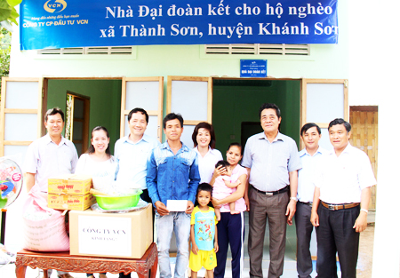 Handover of 20 houses in Thanh Son