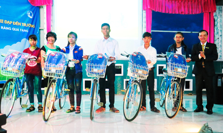 20 bikes donated to needy students