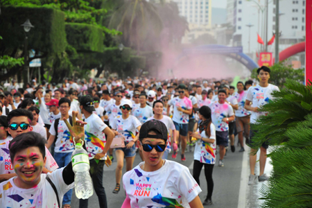 Running along Tran Phu Street.