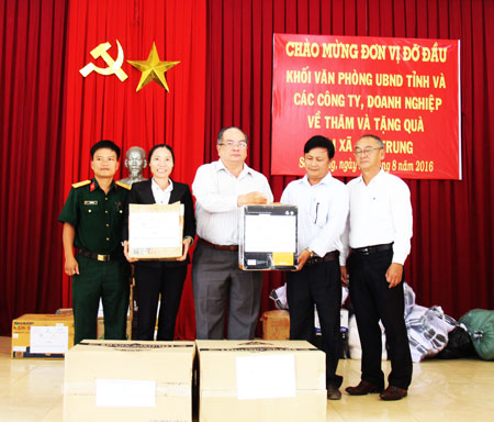 New school year charity trip to Son Trung Commune