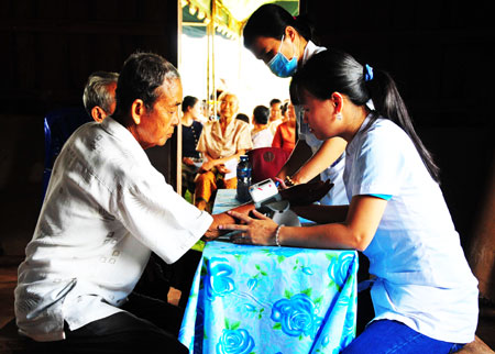 Free medical check-up for 1,000 residents in Attapeu (Laos)