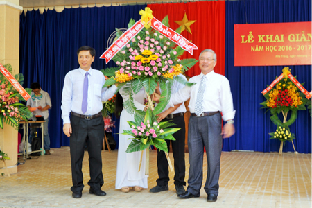 Le Quy Don Gifted School opens new school year