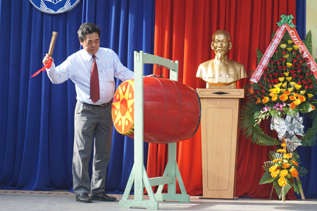 Le Thanh Liem Junior High School marks 15th foundation anniversary