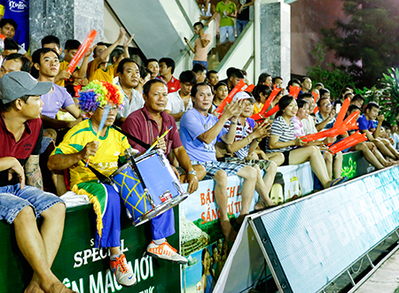 Teams cheered by many spectators.