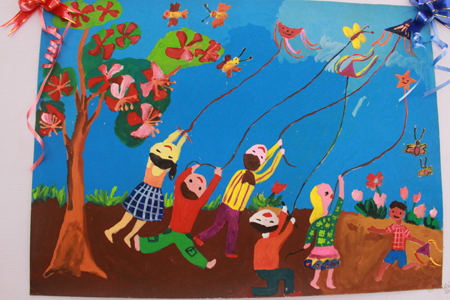 Gold-winning painting named “Tha dieu” (kite flying) of Vu Truong An (Cam Nghia 1 Primary School, Cam Ranh City).