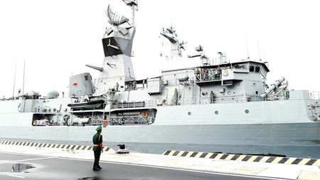 Australian Navy HMAS Warramunga visits Cam Ranh