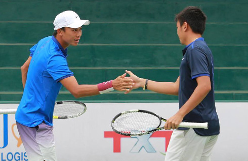 Hoang Nam (right) and Ti Chen (Photo: Organization board of Vietnam F9 Futures)