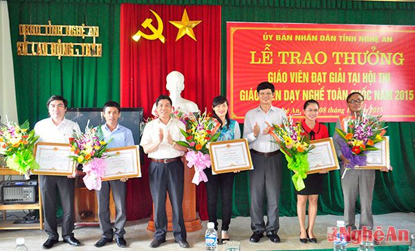 Outstanding vocational teachers awarded