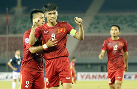 Le Cong Vinh (number 9 shirt)