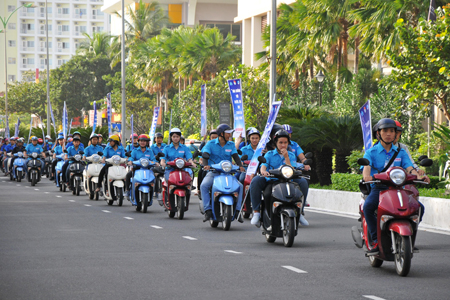 Youth Union members parading to propagandize for road safety.