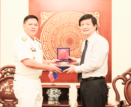 Philippines Navy mission visits Khanh Hoa