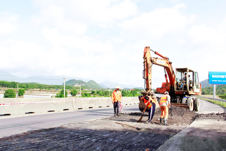Road work accelerated to improve traffic safety during Tet