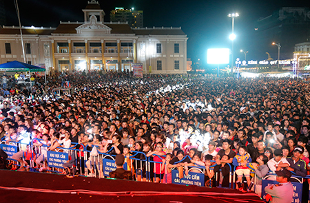New Year countdown to 2017 in Nha Trang