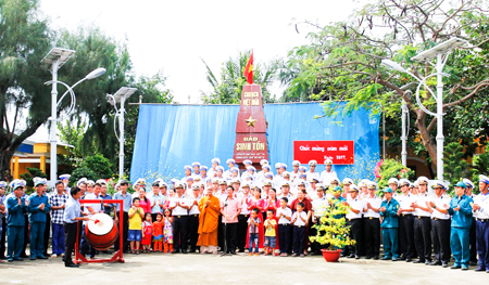 Officials, soldiers and citizens on Spratly Island District wish people on mainland Happy New Year.