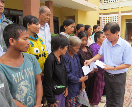Party Committee Leader pays New Year visit to Khanh Vinh