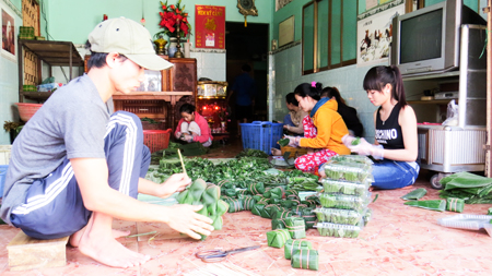 Trade village in busy production for Tet