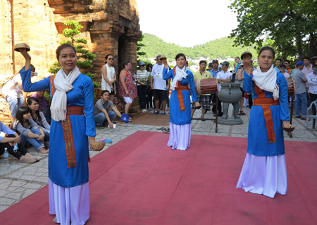 Cham dances performed at Ponagar Temple.