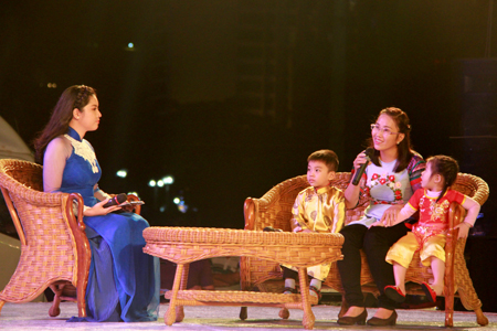 Nguyen Thi Hoang Dieu, wife of a soldier on Spratly Islands, and her children chatting to her husband. 