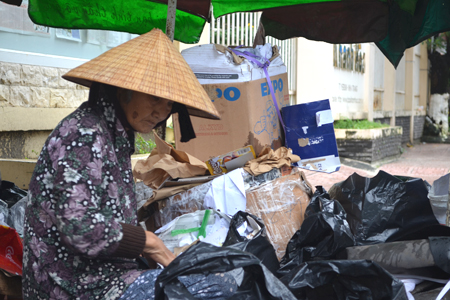 Aged woman named Nguyen Thi Anh from Dien Khanh (Khanh Hoa) earns her living by buying and selling scrap iron.