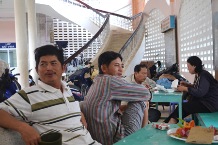 Flower sellers from Binh Dinh Province taking short break.