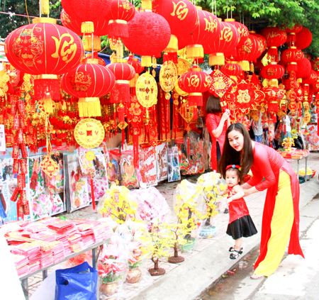 Striking red in “lantern street” in Nha Trang.