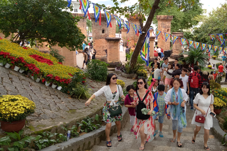 Over 86,000 visit Ponagar Temple and Chong Rock