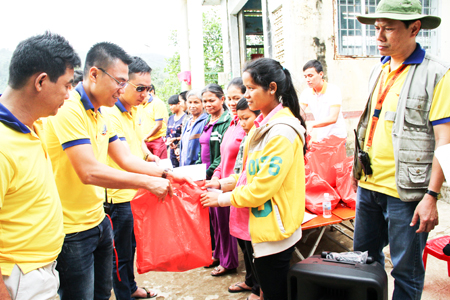 Caravan Nha Trang members giving presents to poor people in Thanh Son Commune, 