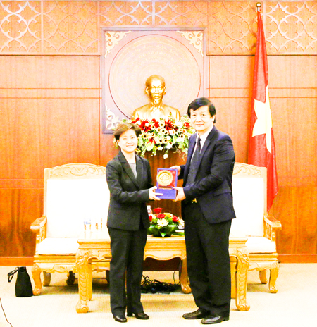 Singapore Navy mission visits Khanh Hoa