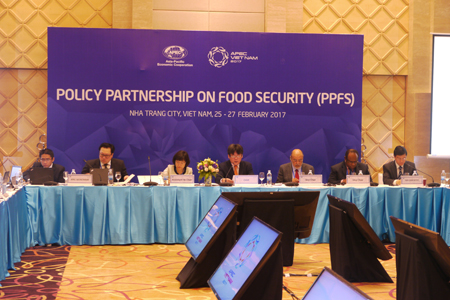 9 meetings of APEC committees and groups